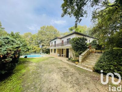 Maison - 230 m² - 6 pièces