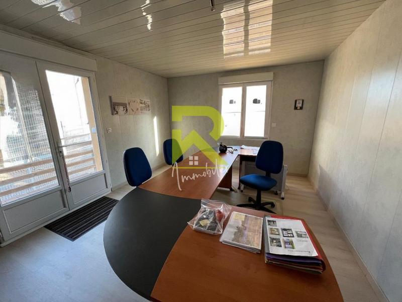 Bureau - 1 m² - 12 pièces