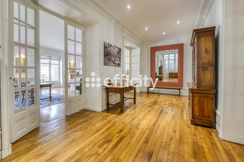 Appartement - 231 m² - 5 pièces