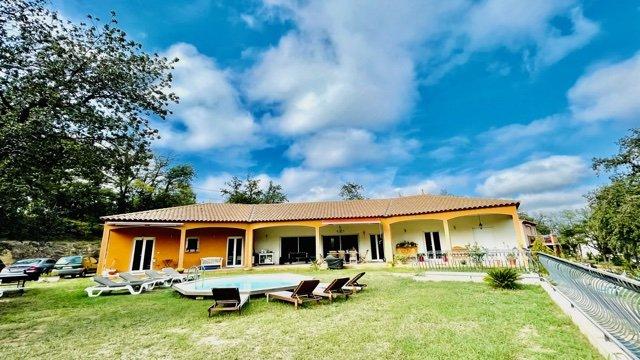 Maison d'architecte - 260 m² - 8 pièces