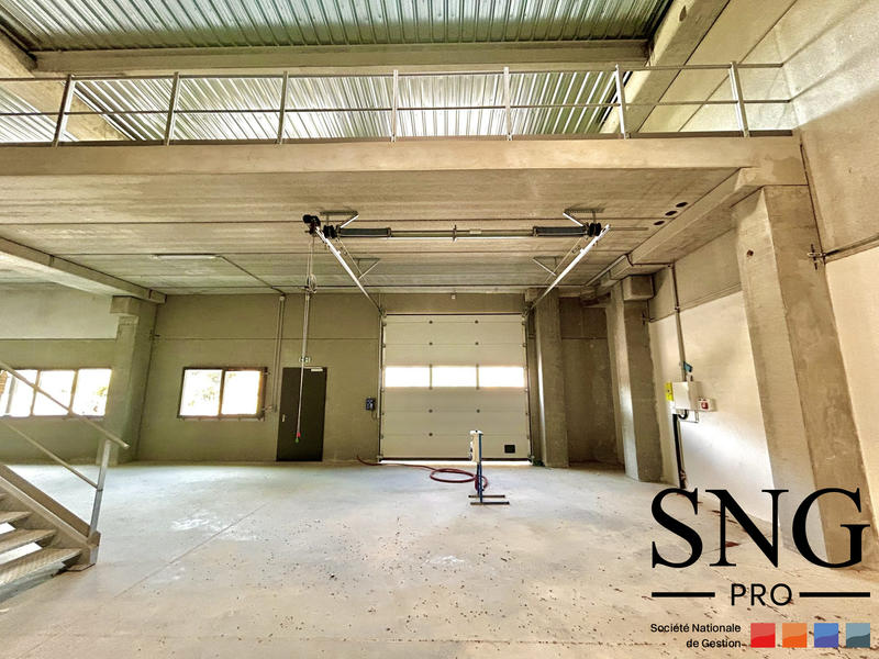 Entrepôt - 309 m²
