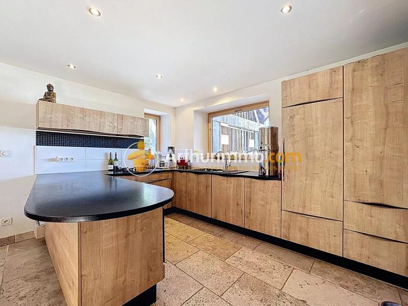 Maison - 244 m² - 5 pièces