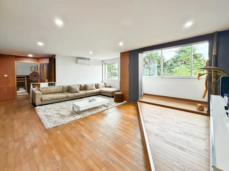 Maison - 230 m² - 6 pièces