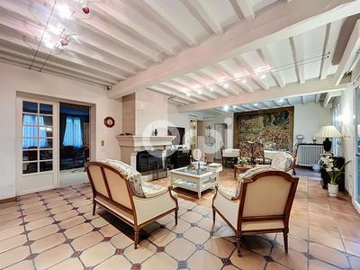 Maison - 327 m² - 6 pièces