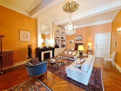 Maison - 288 m² - 10 pièces