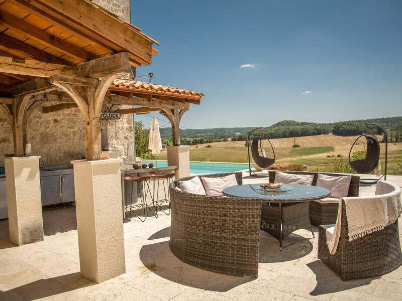 Propriété - 485 m² - 15 pièces