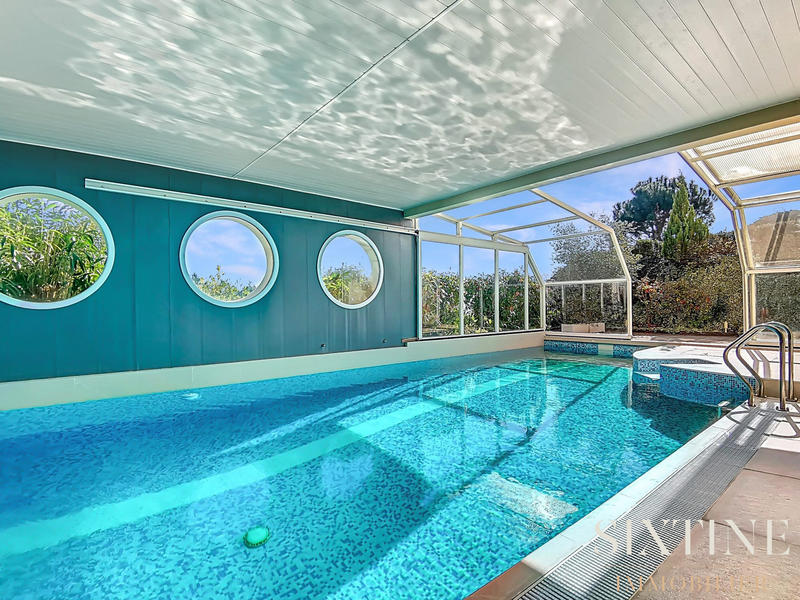 Maison - 235 m² - 8 pièces