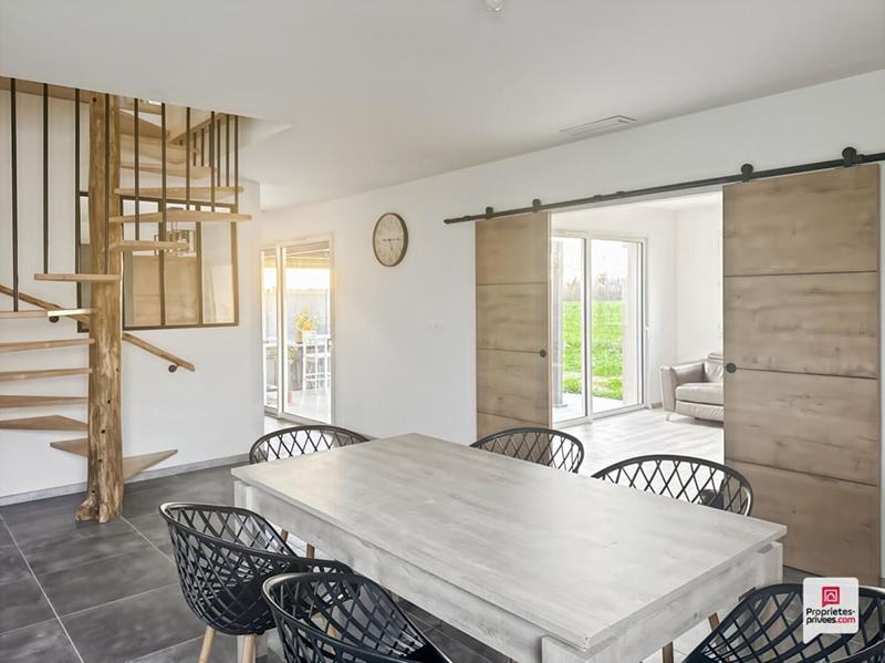 Maison - 120 m² - 6 pièces