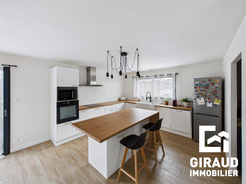 Maison - 93 m² - 4 pièces