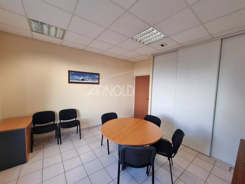 Bureau - 378 m² - 17 pièces