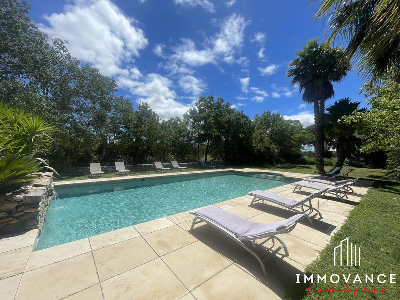 Maison - 747 m² - 23 pièces