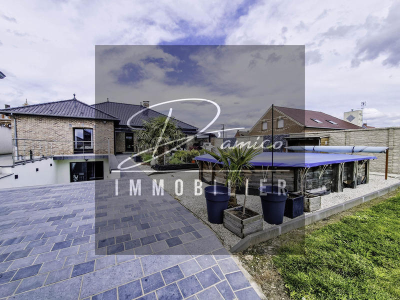 Maison - 214 m² - 10 pièces