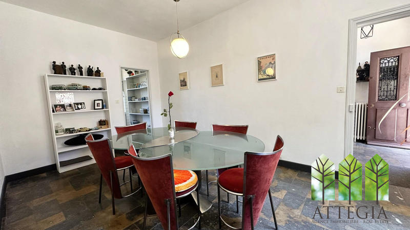 Maison - 317 m² - 14 pièces