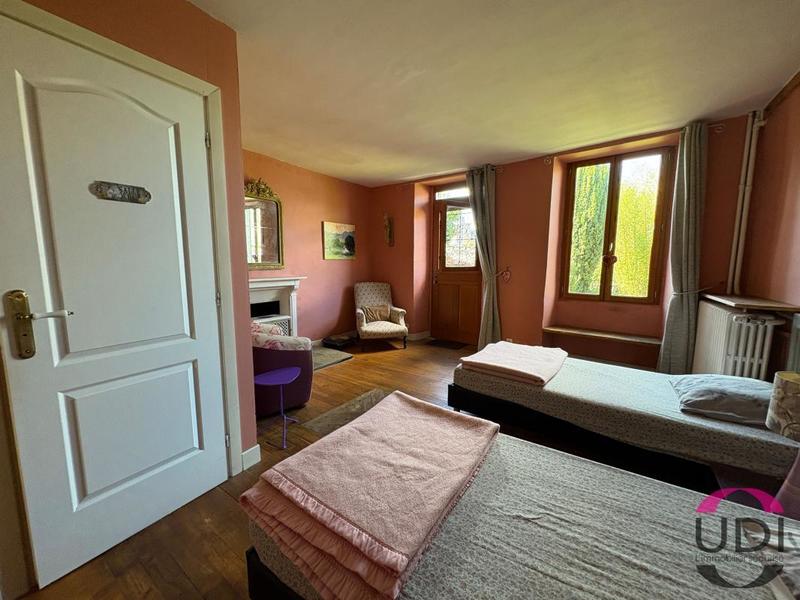 Maison - 235 m² - 8 pièces