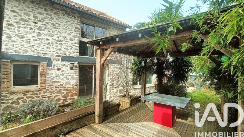 Maison - 180 m² - 11 pièces