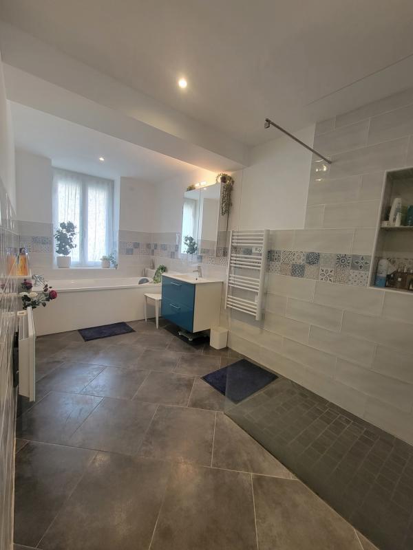 Maison - 215 m² - 10 pièces