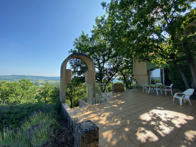 Maison - 216 m² - 7 pièces