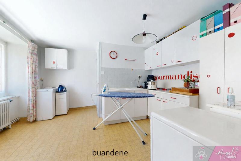 Maison - 230 m² - 13 pièces