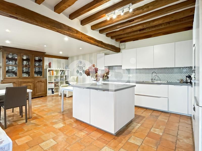 Propriété - 236 m² - 6 pièces