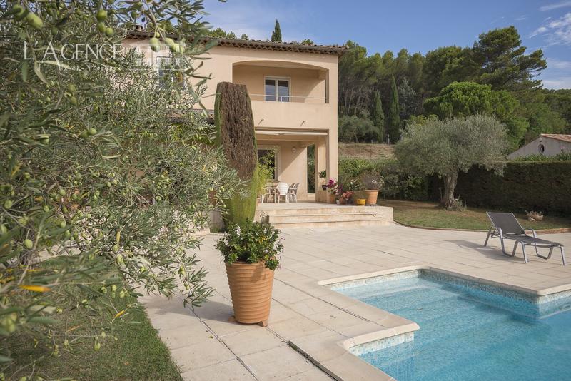 Maison traditionnelle - 180 m² - 6 pièces