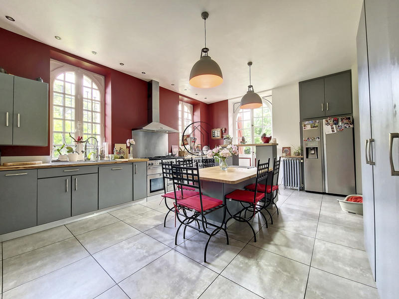 Maison - 351 m² - 7 pièces