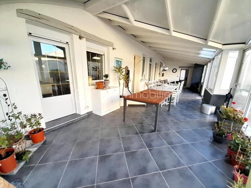 Maison - 270 m² - 12 pièces