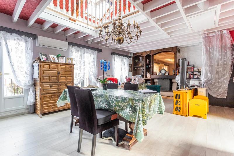 Maison de ville - 240 m² - 10 pièces