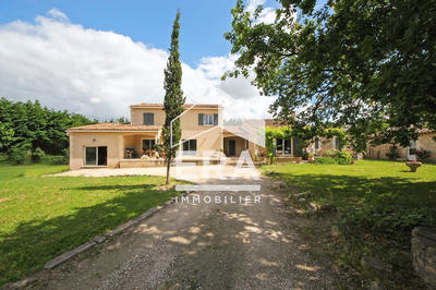 Maison - 250 m² - 6 pièces