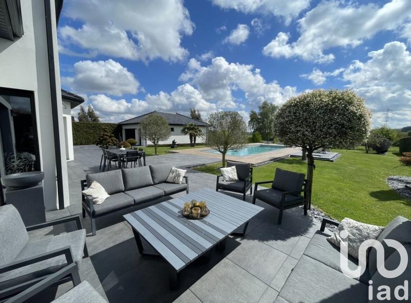 Maison - 270 m² - 10 pièces