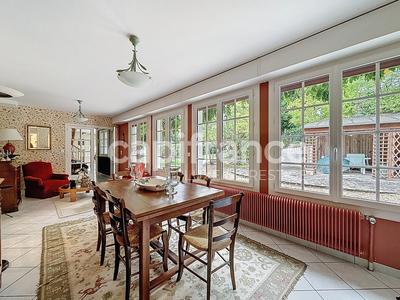 Maison - 305 m² - 9 pièces