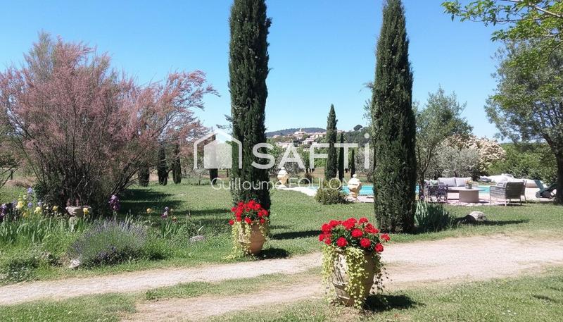 Maison - 240 m² - 10 pièces