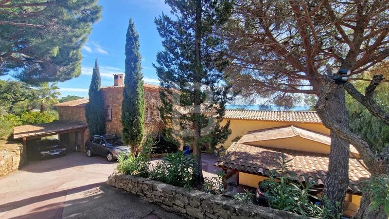 Villa - 439 m² - 8 pièces