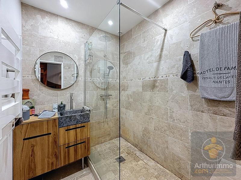 Maison - 175 m² - 9 pièces