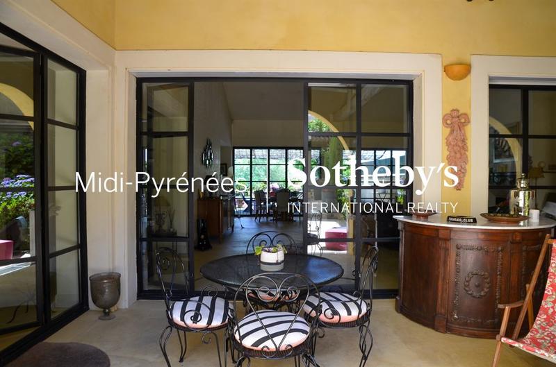 Maison de ville - 375 m² - 9 pièces