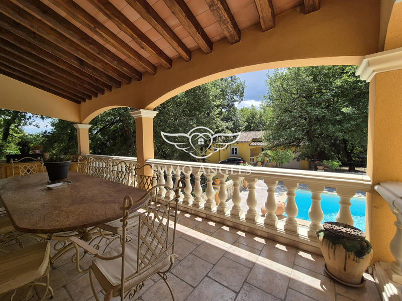 Maison traditionnelle - 213 m² - 7 pièces