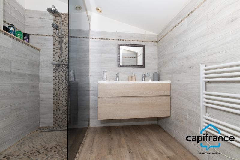 Propriété - 621 m² - 12 pièces