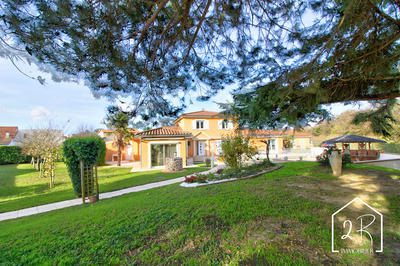 Villa - 253 m² - 10 pièces