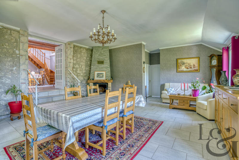 Maison - 218 m² - 6 pièces