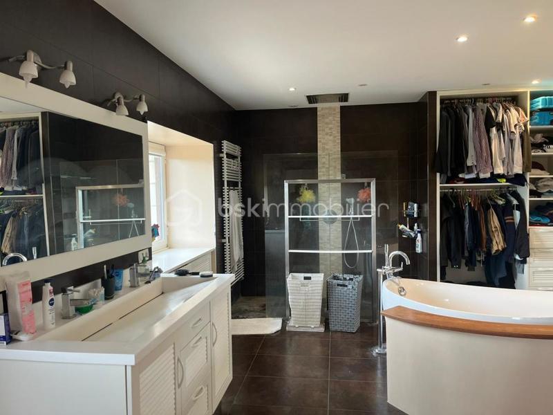 Demeure - 467 m² - 6 pièces