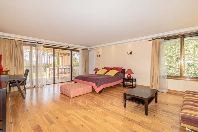 Maison - 347 m² - 7 pièces