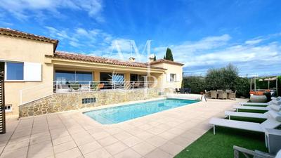 Villa - 233 m² - 5 pièces