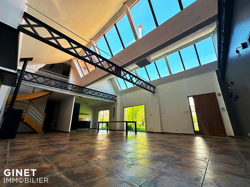 Appartement - 180 m² - 9 pièces