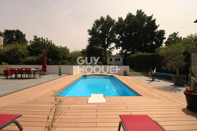 Maison - 257 m² - 9 pièces