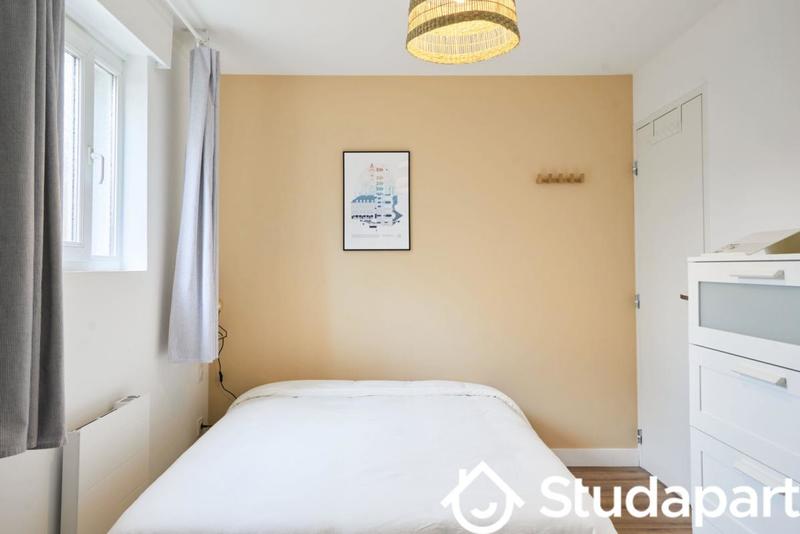 Chambre - 11 m² - 1 pièce