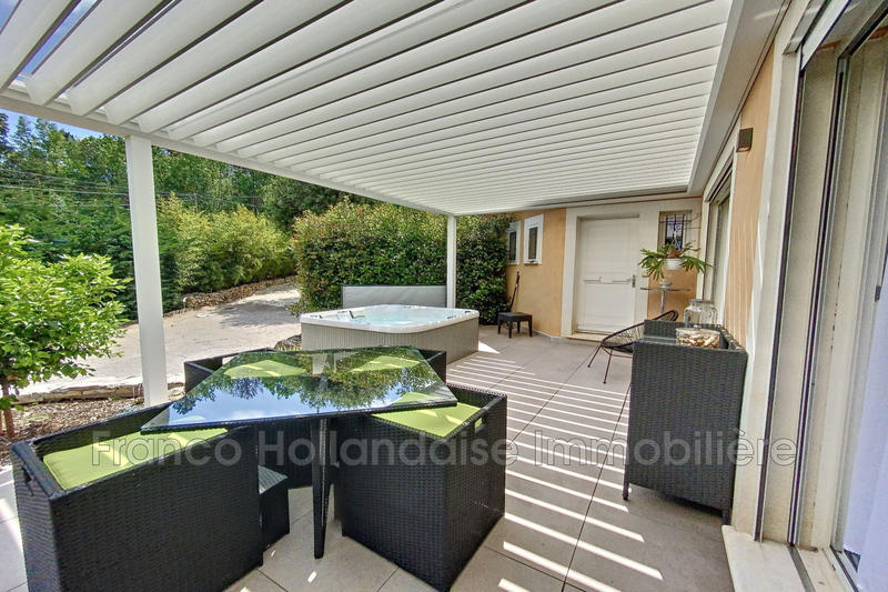 Maison - 324 m² - 10 pièces