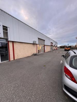 Local commercial - 945 m² - 5 pièces