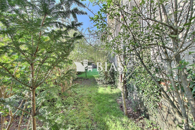 Maison - 256 m² - 12 pièces