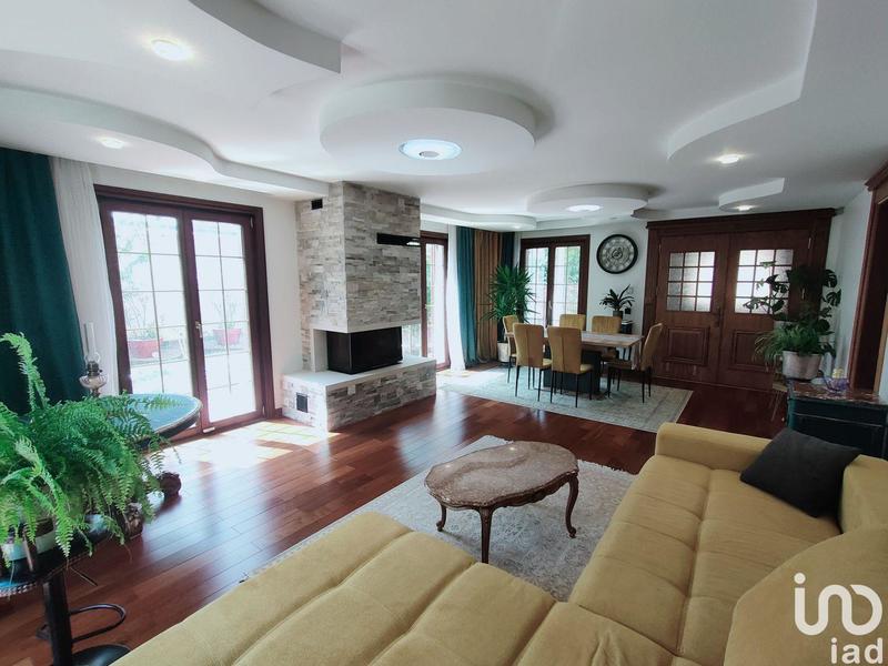 Maison - 215 m² - 8 pièces