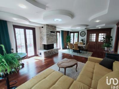 Maison - 215 m² - 8 pièces