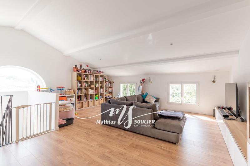 Maison - 240 m² - 9 pièces